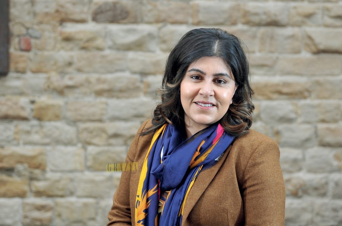 A9R1mnbakg_1c7gnx_2es copy